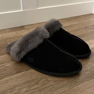 Womens Ugg slippers, new without tags